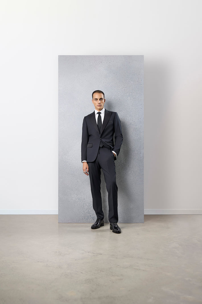 London Tuxedo Wide Peak