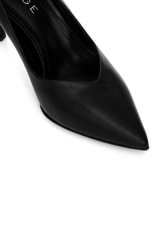 Esme Pump in Black